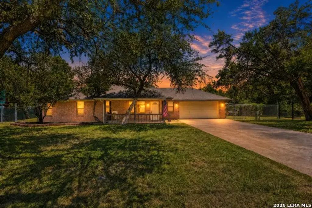 2071 Candlelight Dr, Canyon Lake