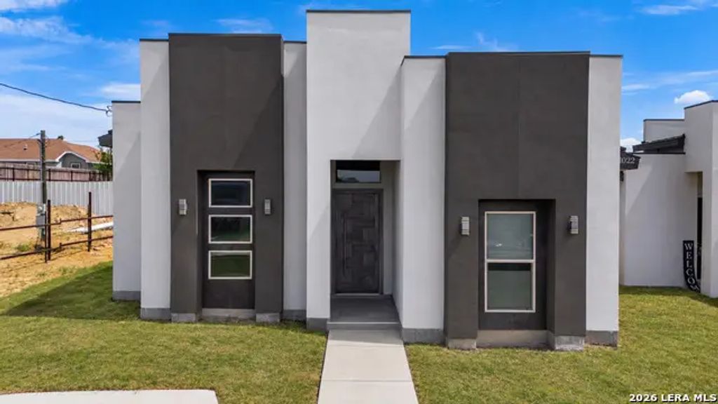 1022 Colon Lane, Eagle Pass