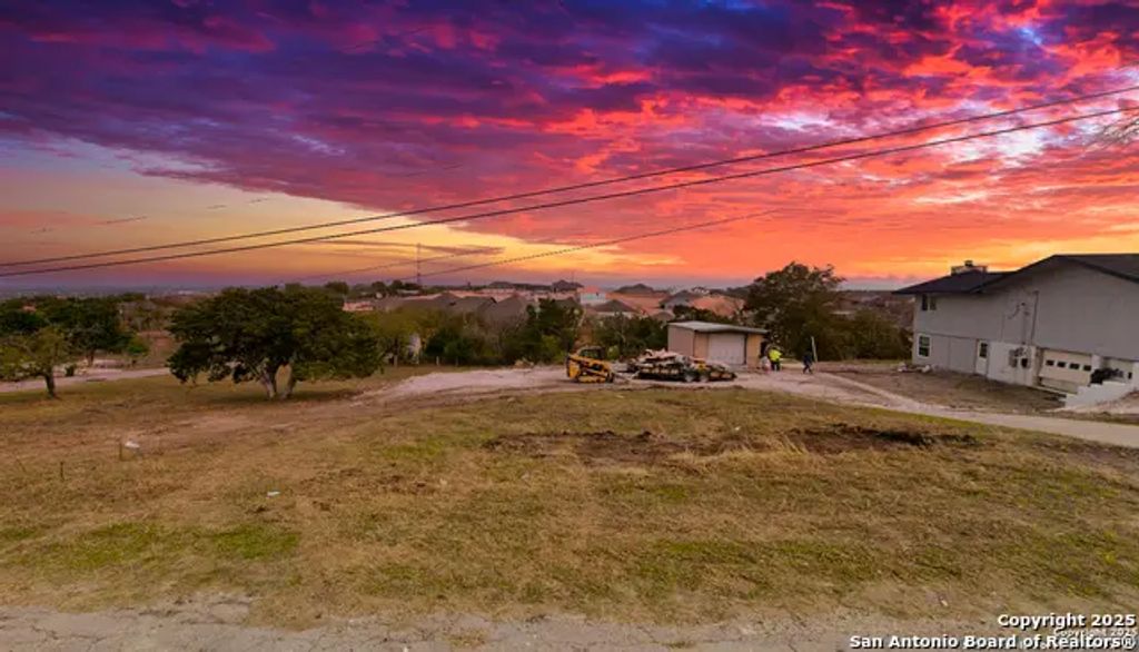 6707 E Queens Crown St, Live Oak