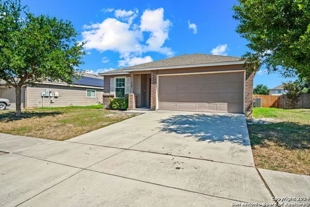 320 Lonestar Gait, Schertz