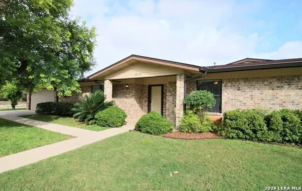 610 Creek Dr, New Braunfels