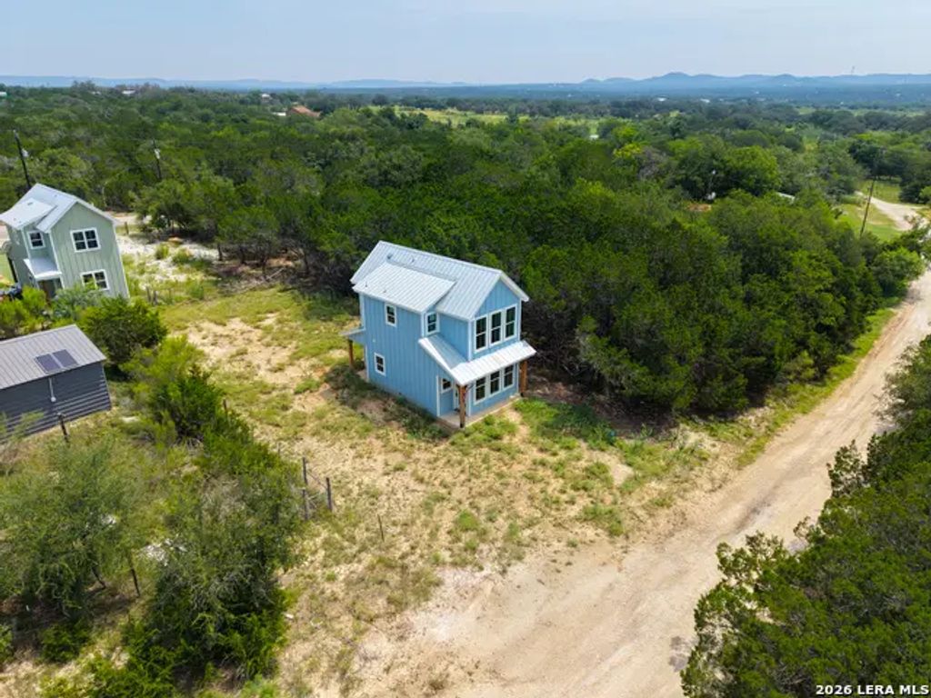 272 Broken Bow, Bandera