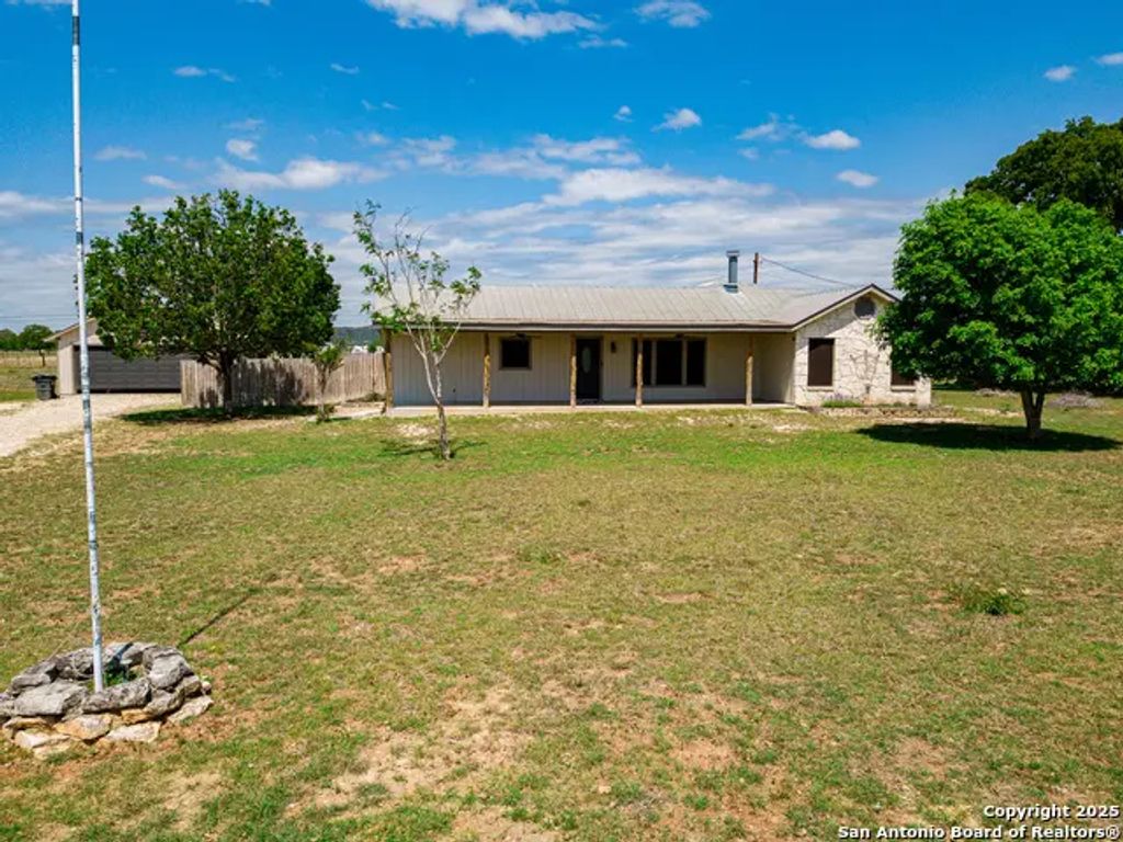 472 Valley View Trail, Medina