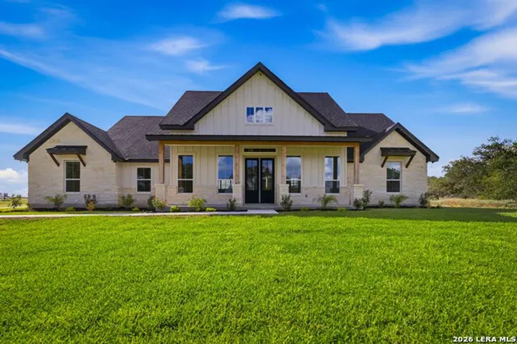 310 Firewheel Loop, Floresville