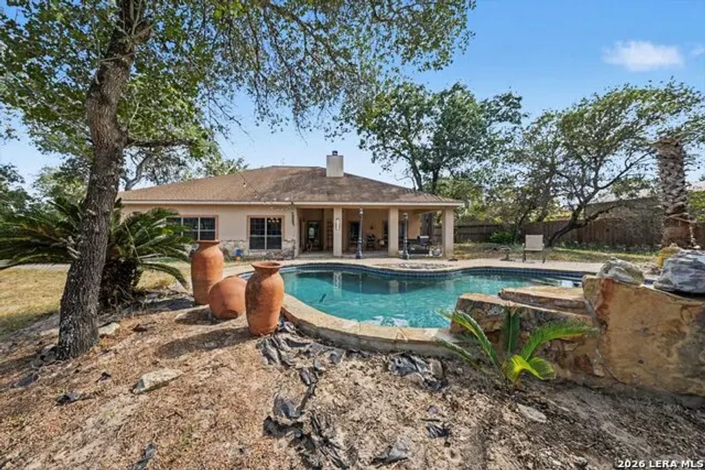 438 Rosewood Dr, La Vernia