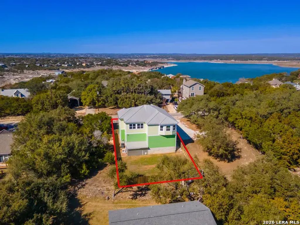 1385 Riviera Dr, Canyon Lake