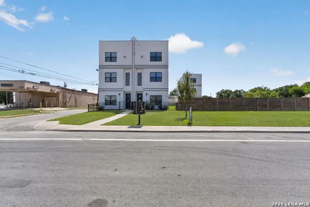 1735 W Gramercy Pl 301, San Antonio