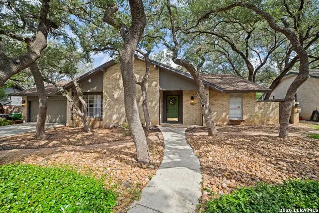 11011 Whispering Wind, San Antonio