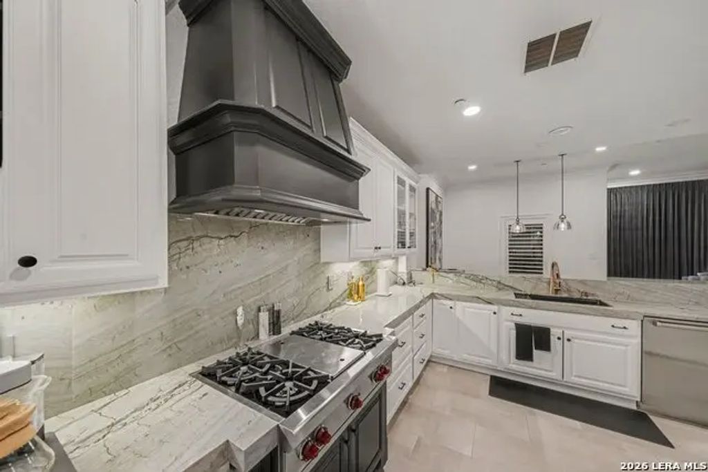 123 Eaton St 102, Alamo Heights