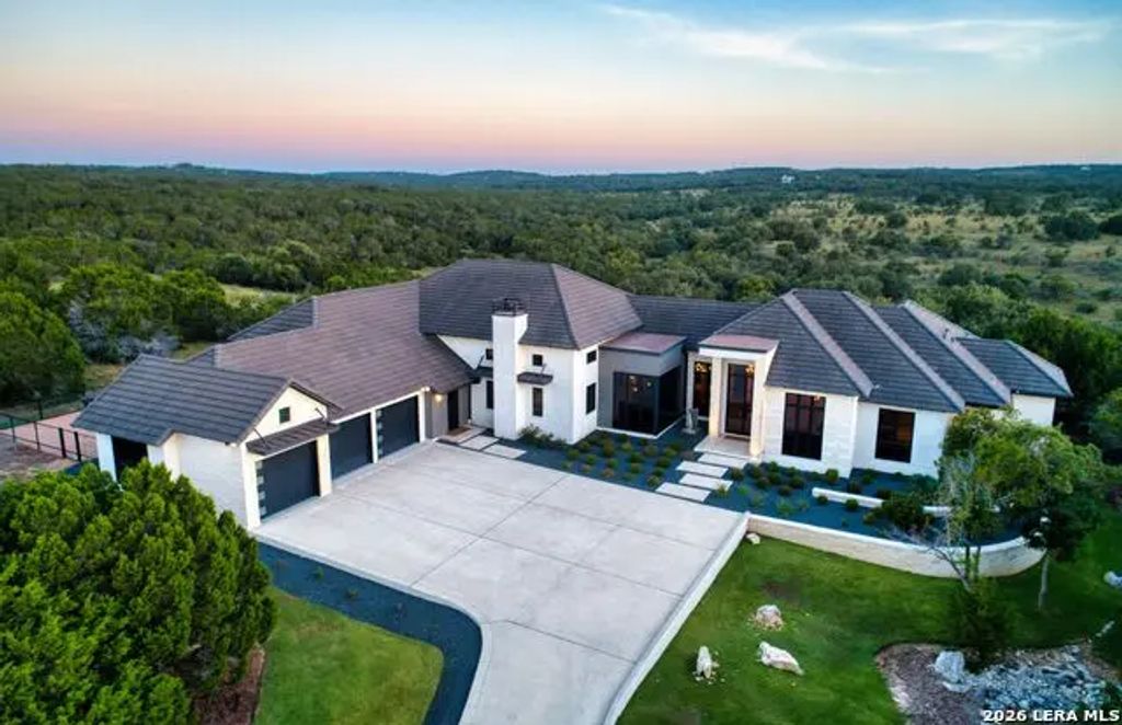 121 Greystone Pt, Boerne