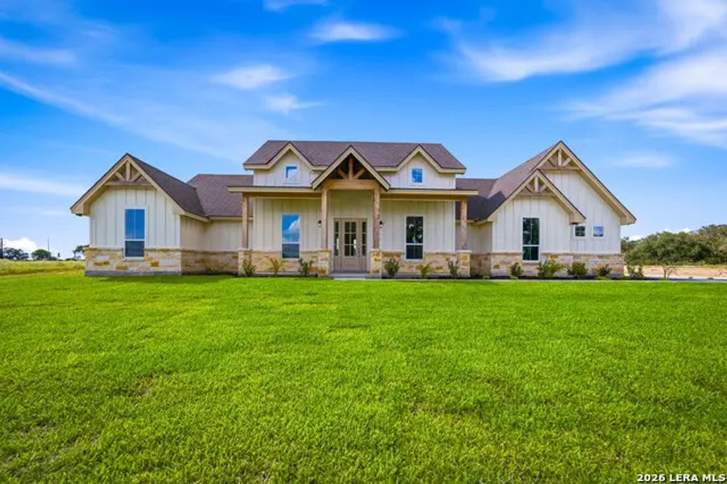 314 Firewheel Loop, Floresville