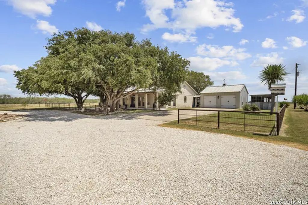 809 County Road 213, McCoy