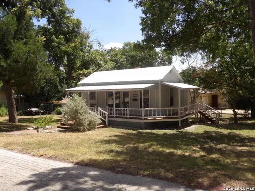 493 W Jahn St, New Braunfels