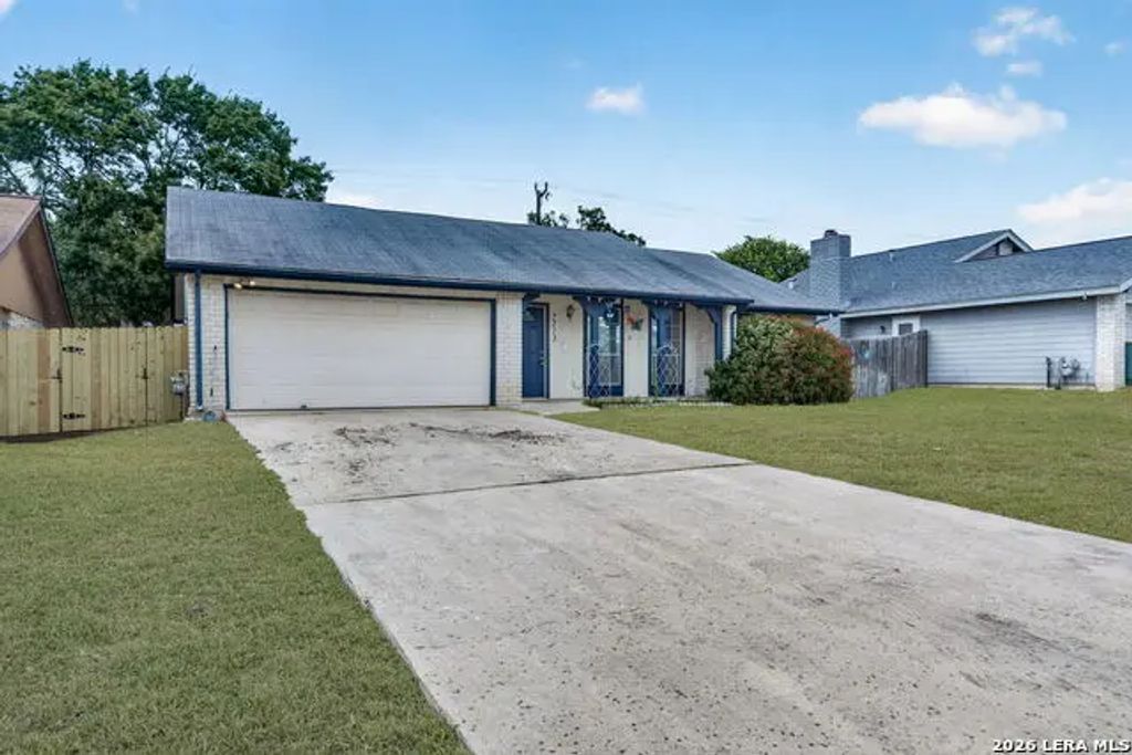 7713 Narrow Pass, Live Oak