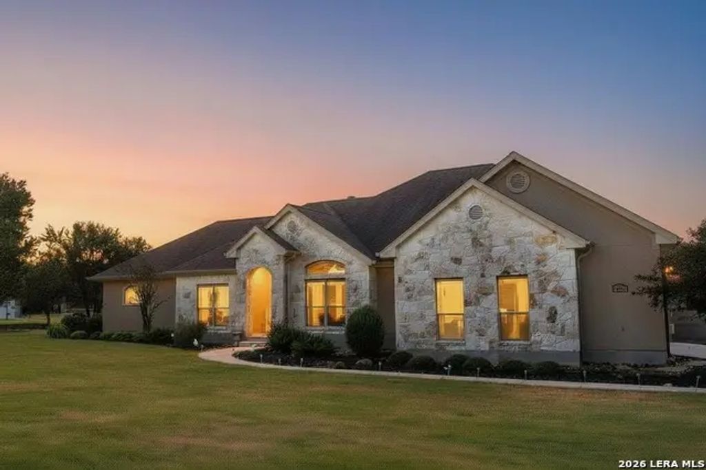 27931 Bogen Rd, New Braunfels