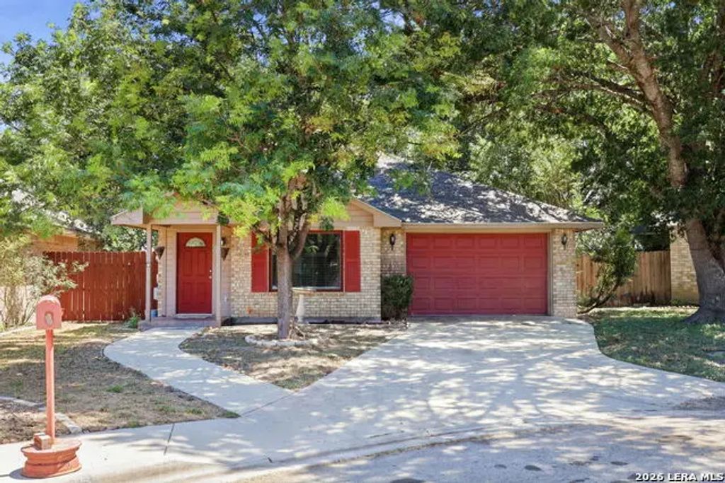 15 Shadow Cir, New Braunfels
