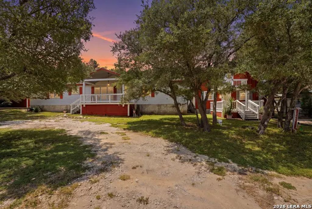 942 Leaning Oak, Spring Branch