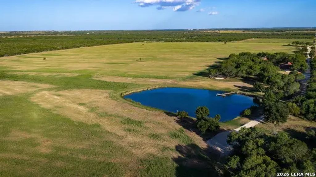 106 County Road 253, Poth