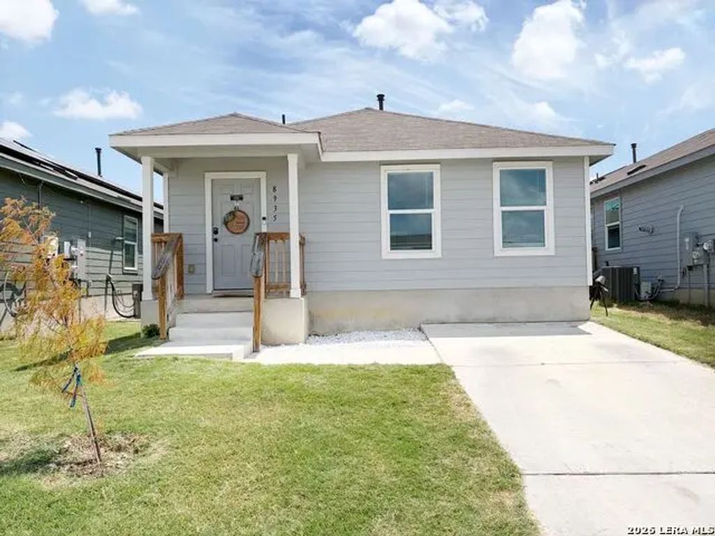 8935 Astral Pl, San Antonio