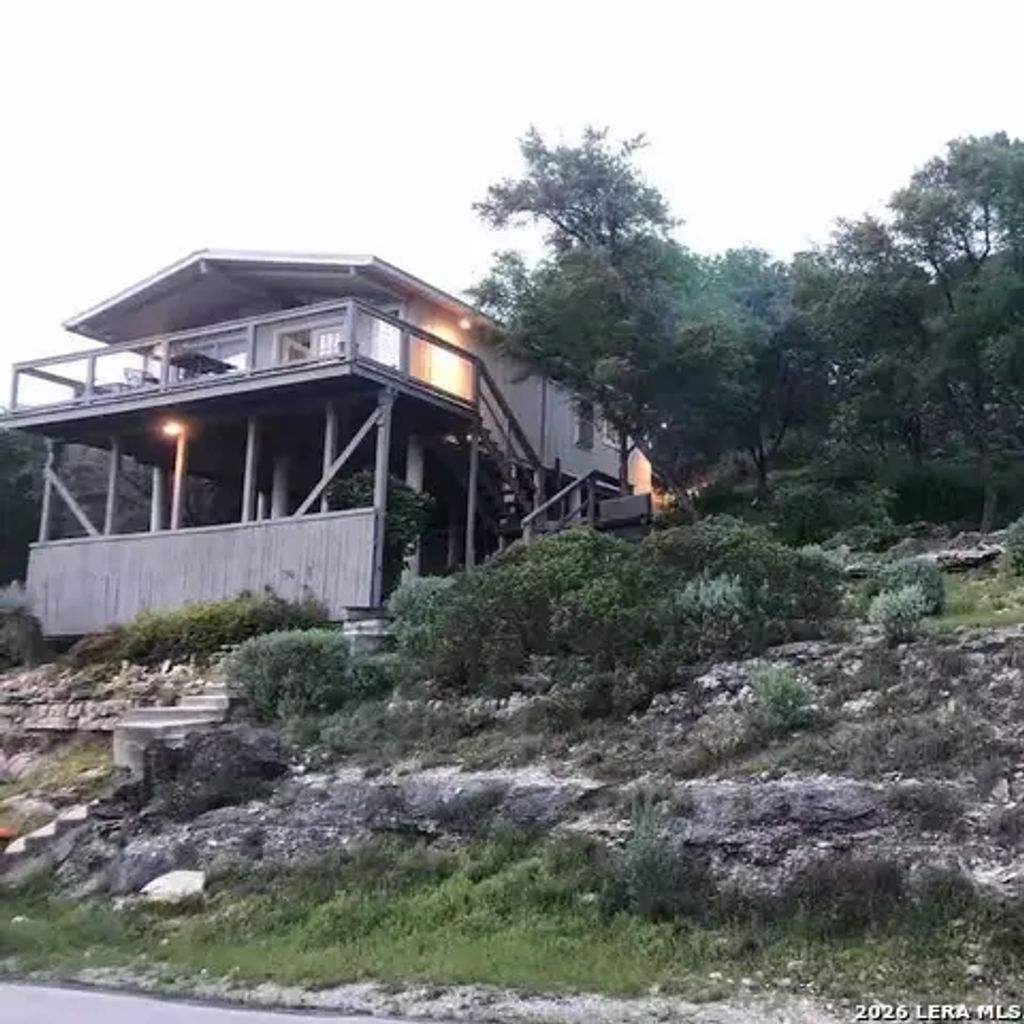 1435 Trail Pass, Canyon Lake