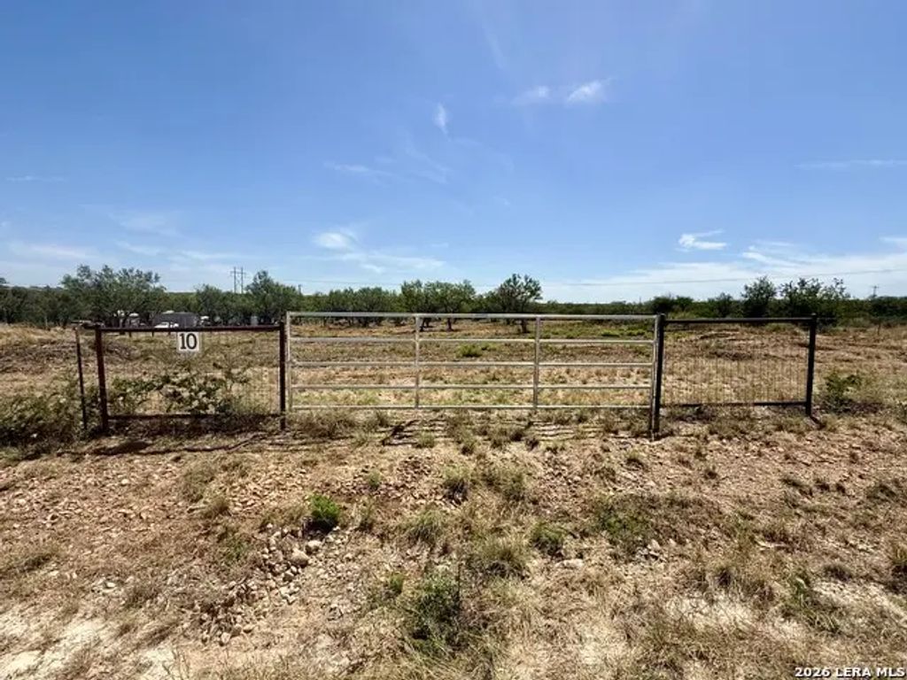 103 County Road 1670, Moore