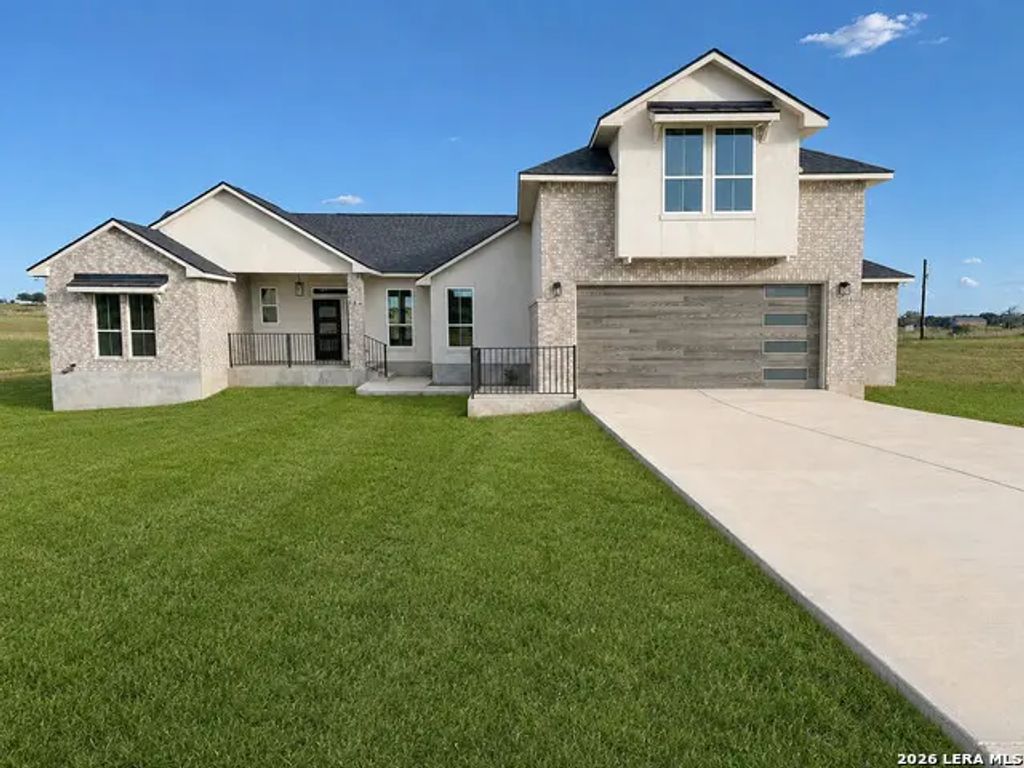 197 Lakeview Cir, La Vernia