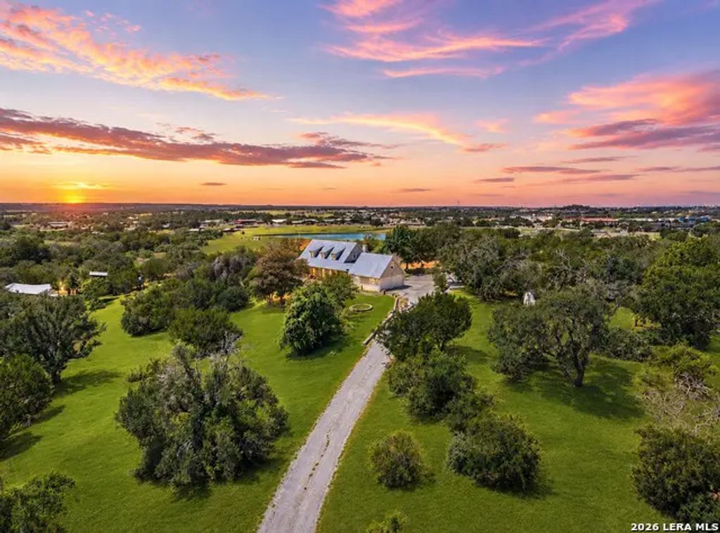 1405 Countryside Bnd, Fredericksburg