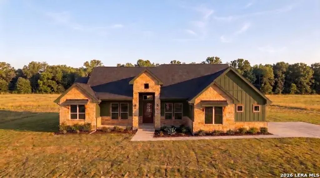 120 Pioneer, La Vernia