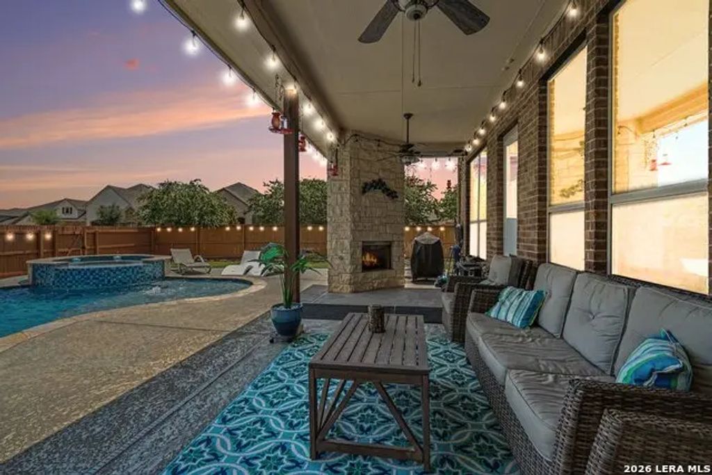 904 Carriage Loop, New Braunfels