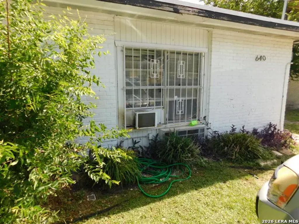 640-642 Morningview, San Antonio