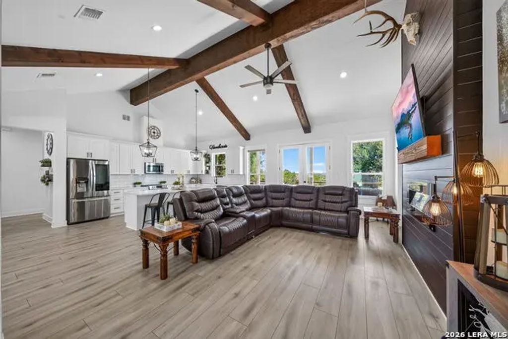 335 Saddle Mountain Dr, Boerne