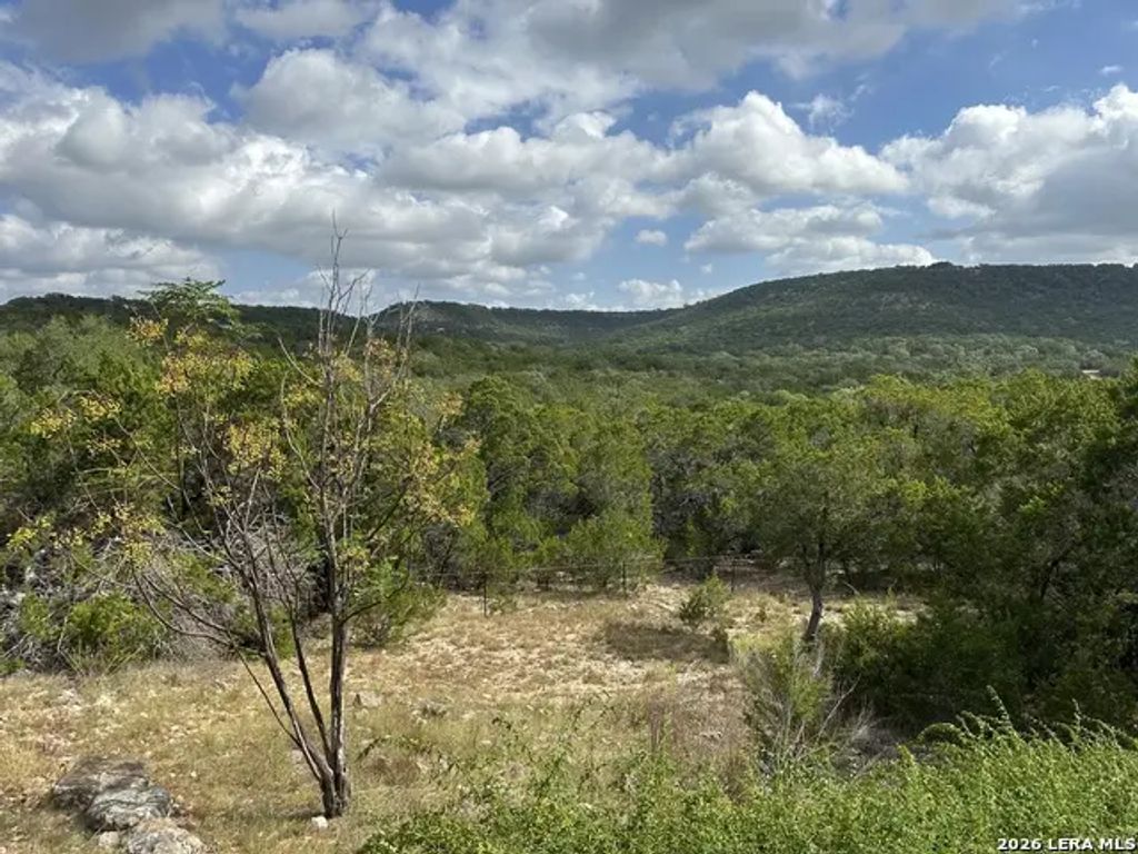 737 Flaman Rd, Canyon Lake