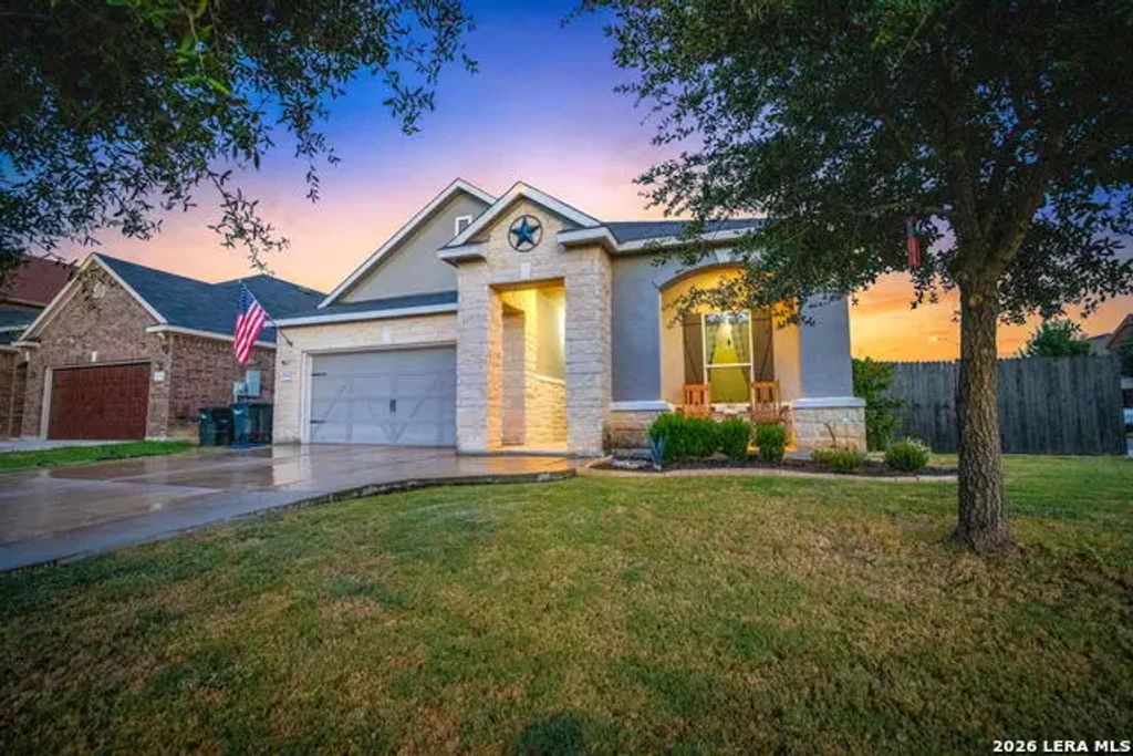 1934 Kyle, New Braunfels