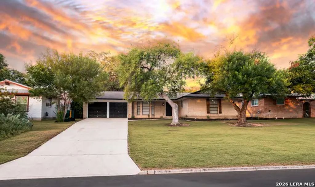 331 Shin Oak Dr, Live Oak