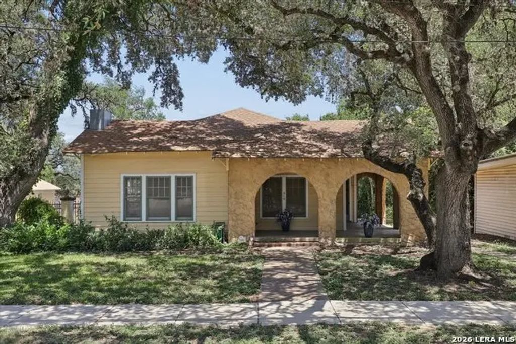 514 S Main St, Lockhart