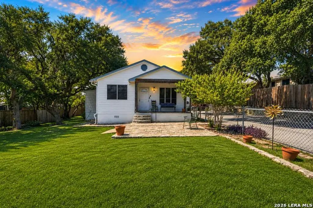 652 Tamarack Dr, Canyon Lake