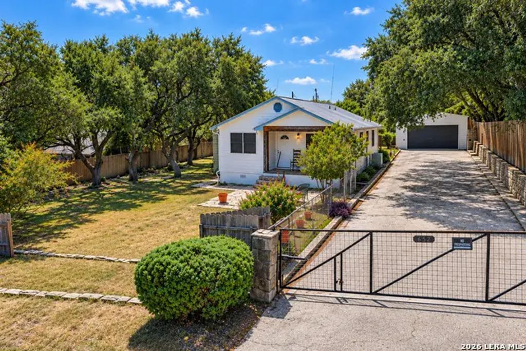 652 Tamarack Dr, Canyon Lake