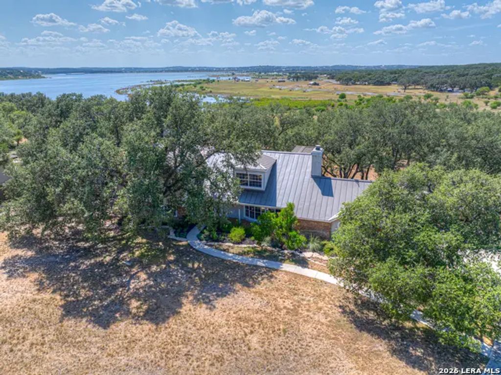 544 Military Dr, Canyon Lake