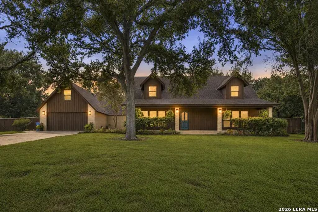 221 Montwood, Seguin