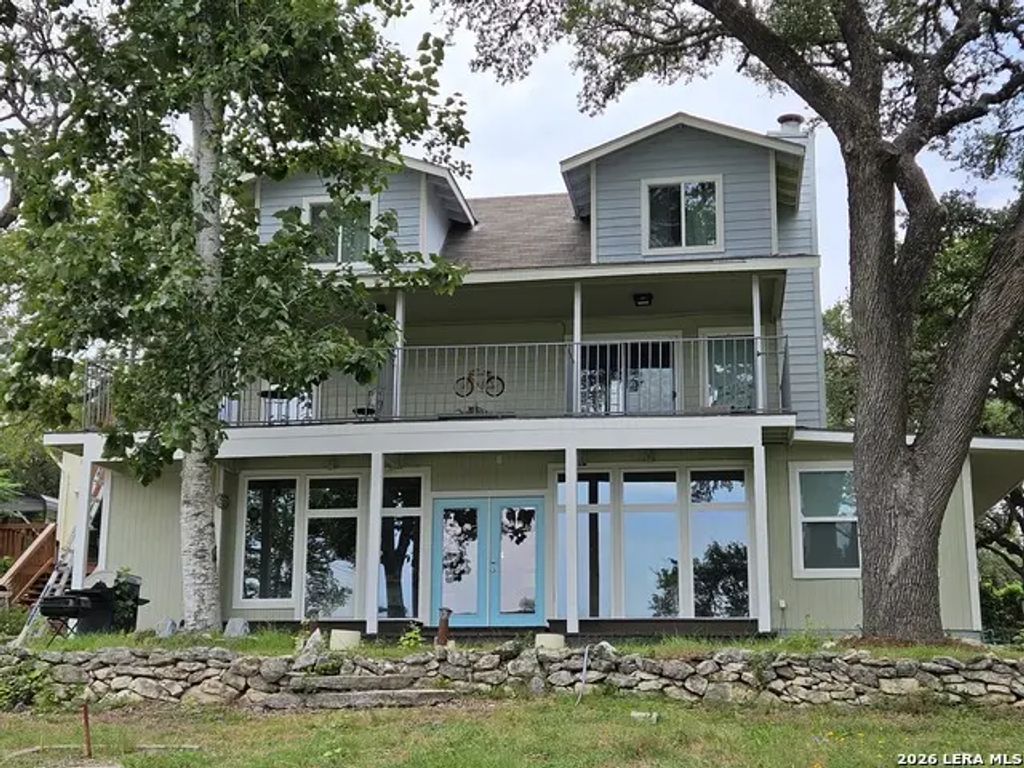 1676 Lake Dr, Spring Branch
