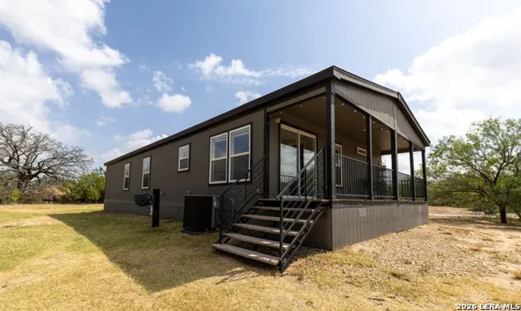 287 County Road 7712, Devine
