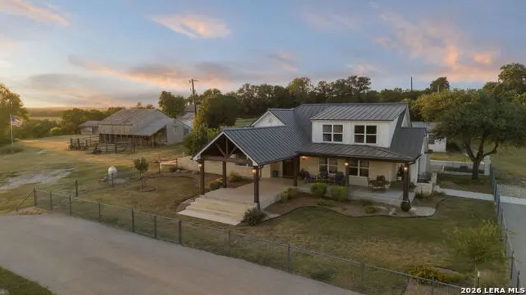 2825 W Ammann Rd, Bulverde