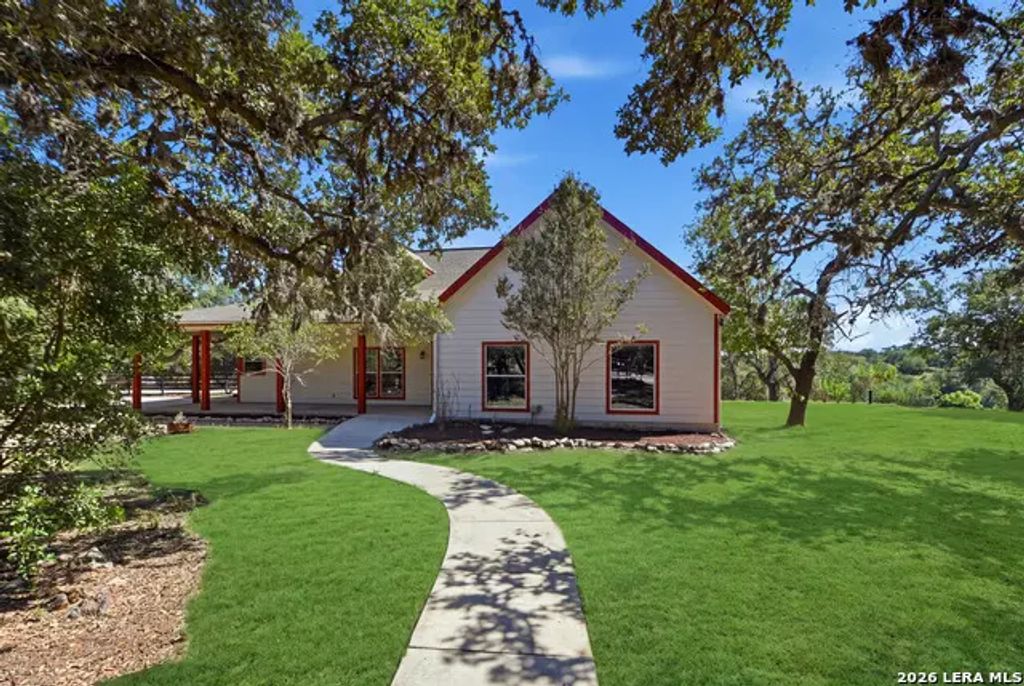514 Burning Tree Ln, Bandera