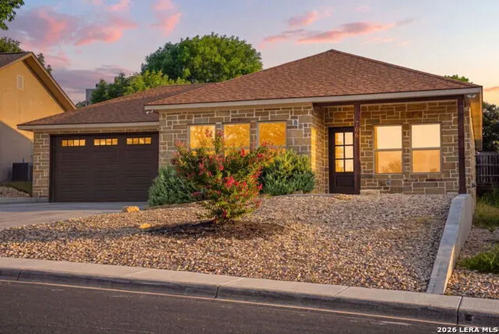 706 Oak Valley Dr, Kerrville