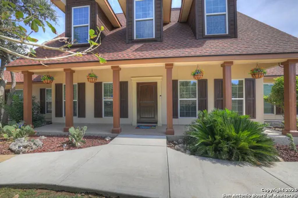 204 Falling Hls, New Braunfels