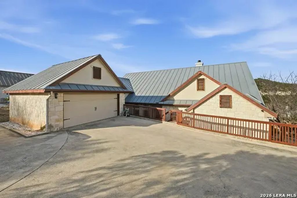 204 Tapatio Dr. W, Boerne