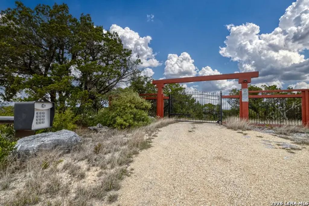 9600 Ranch Road 336, Leakey