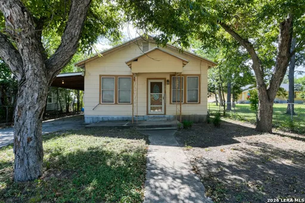 2065 W Mill St, New Braunfels