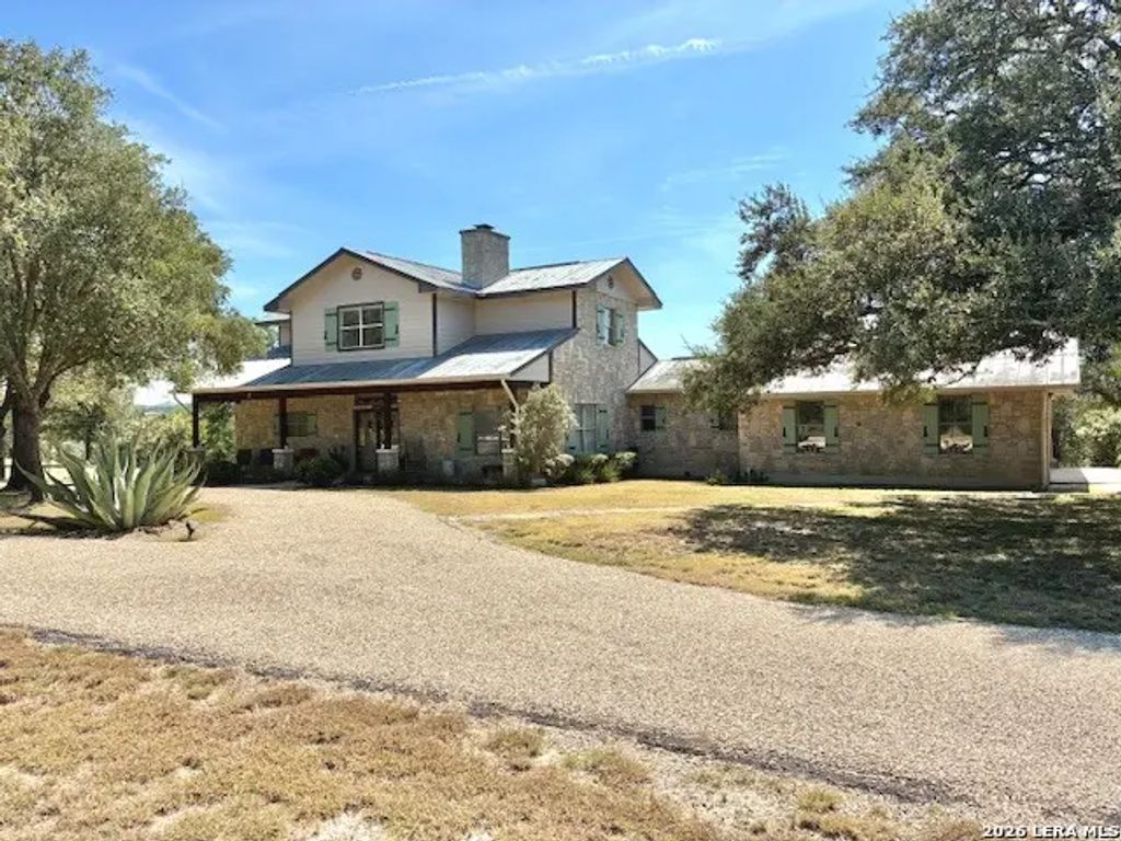 1348 Live Oak Rdg, Bandera