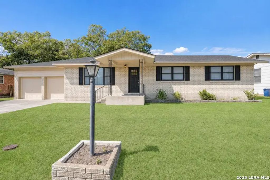 445 Granada Dr, New Braunfels